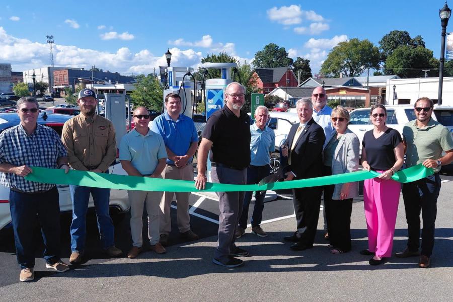 Dickson ribbon cutting