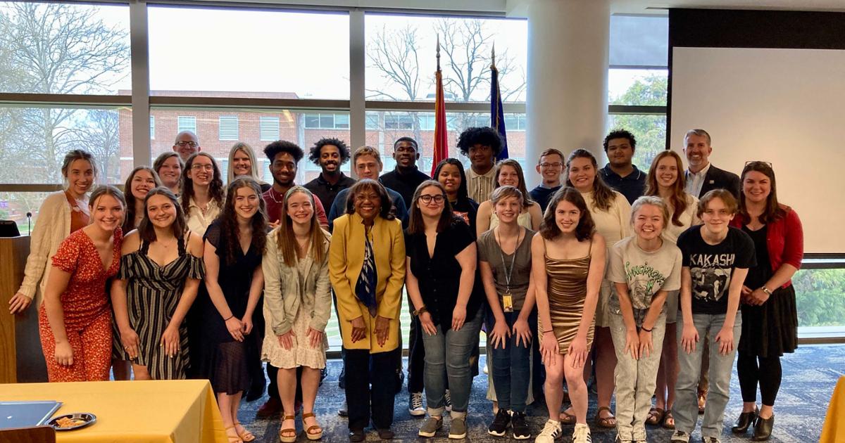 Dr. Brenda White Wright and ETSU students