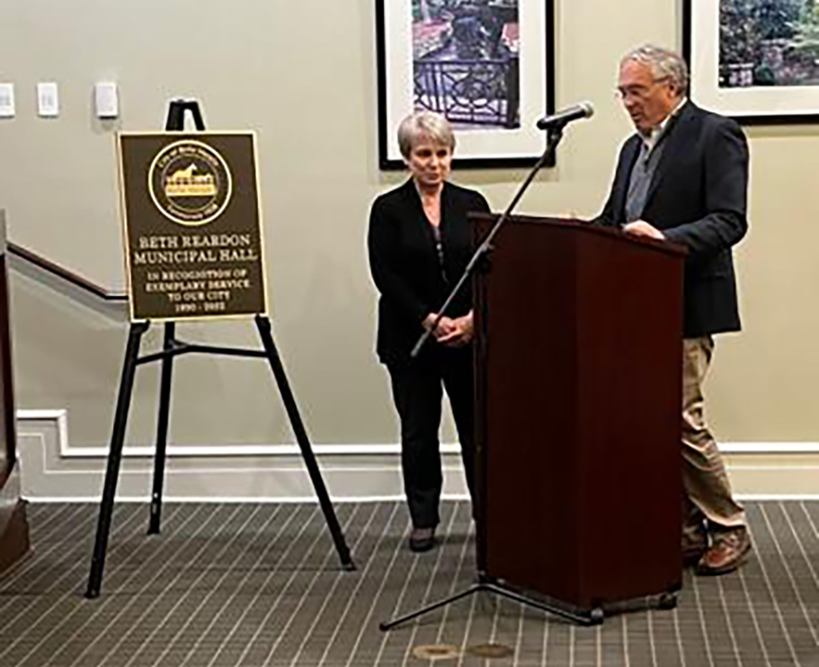 Belle Meade names city hall room for longtime manager Reardon